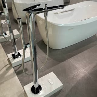 Ảnh Vòi xả bồn nóng lạnh TOTO TBP03301AA 3