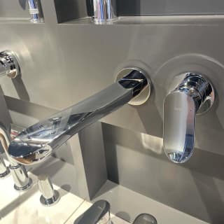 Ảnh Vòi chậu gắn tường TOTO TLG01311BB 3