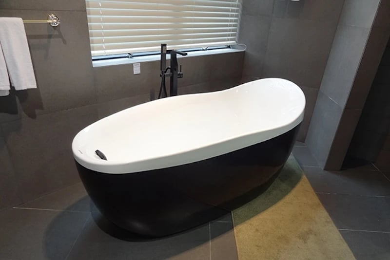 Ảnh Bồn tắm đặt sàn Bravat B25824TW-1K 2