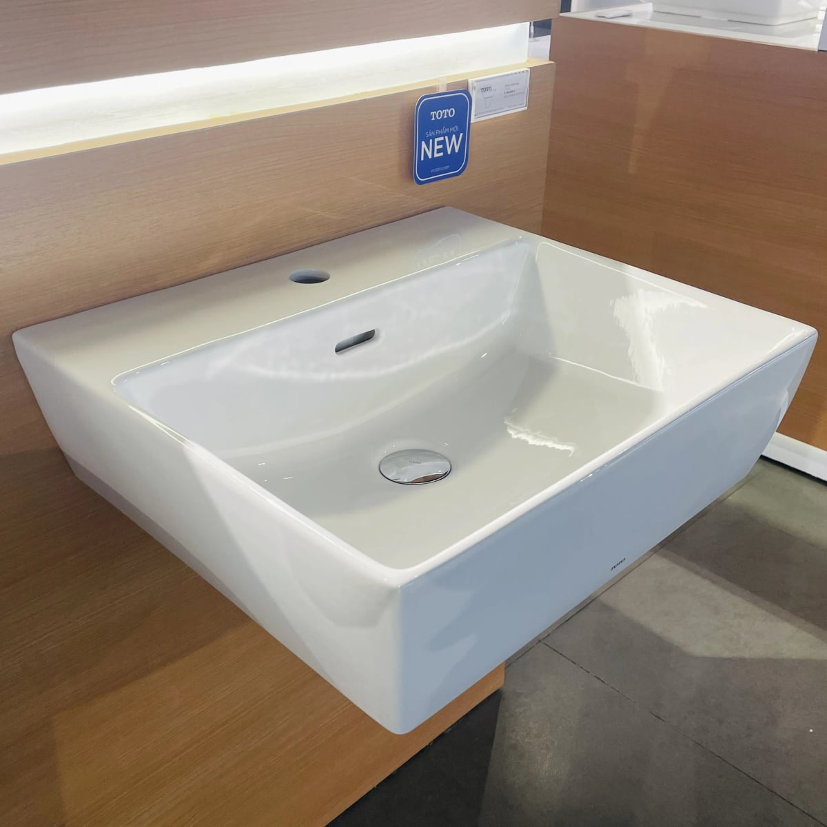 Ảnh Chậu rửa treo tường TOTO LT328C 4