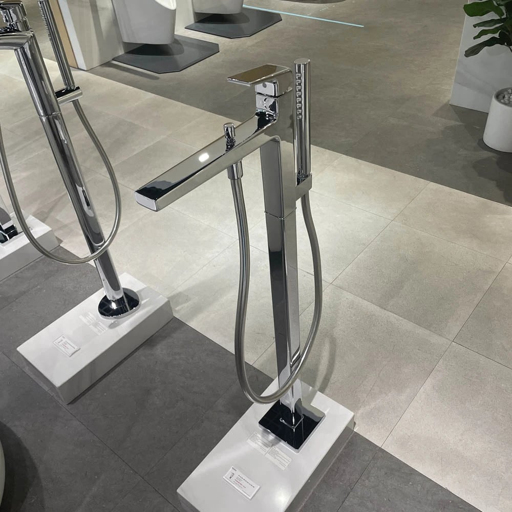 Ảnh Vòi sen bồn tắm TOTO TBG10306AA/TBN01105B 3