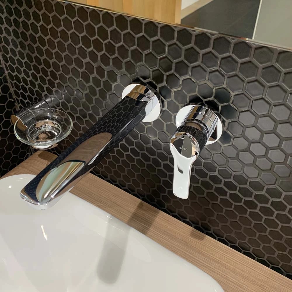 Ảnh Vòi chậu gắn tường TOTO TLG03308BB 3