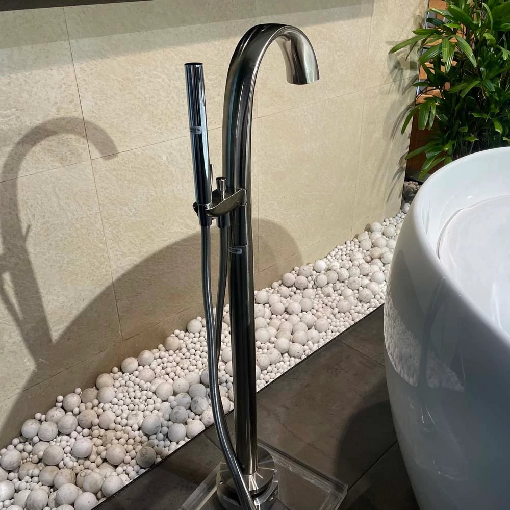 Ảnh Vòi xả bồn nóng lạnh TOTO TBP01301AA 4