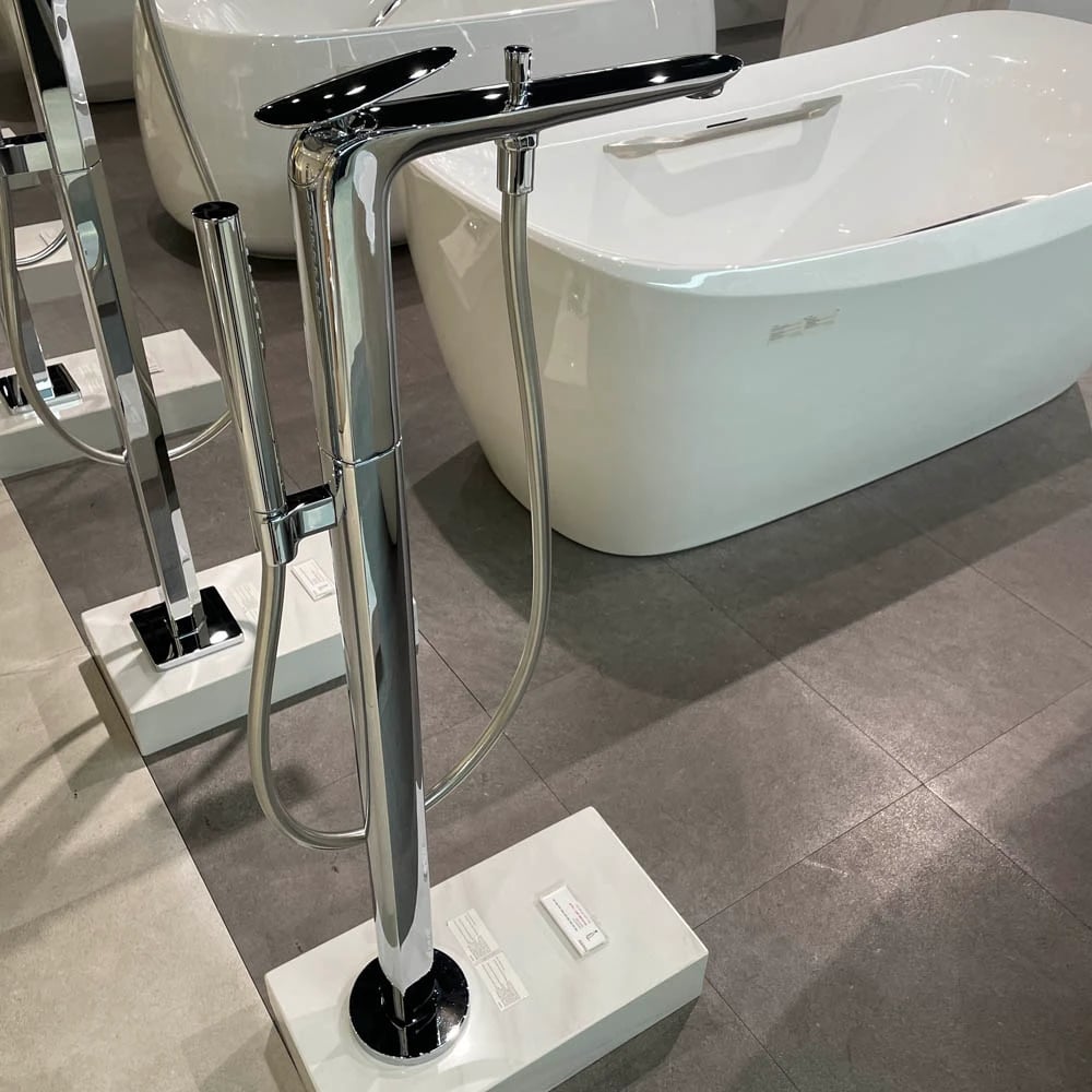 Ảnh Vòi xả bồn nóng lạnh TOTO TBP03301AA 3