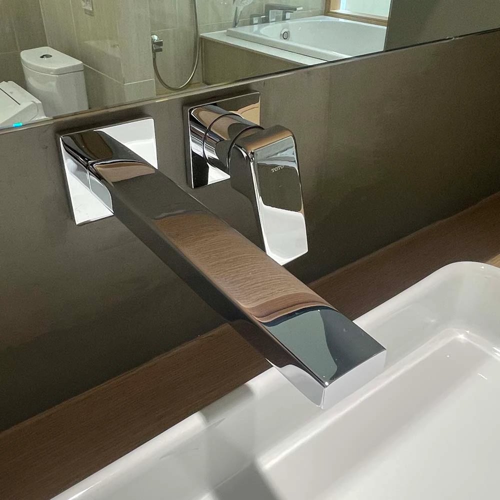 Ảnh Vòi chậu gắn tường TOTO TLG10308BB 4