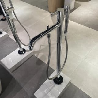 Ảnh Vòi sen bồn tắm TOTO TBG11306AA/TBN01105B 4