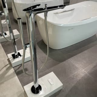 Ảnh Vòi sen xả bồn tắm TOTO TBP03301AA/TBN01105B 3