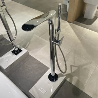 Ảnh Vòi sen xả bồn tắm TOTO TBG01306BA/TBN01105B 3